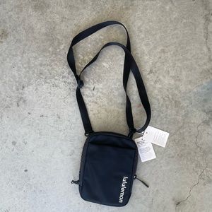 LULULEMON CROSSBODY